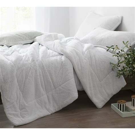 The coma inducer - Enter, Snorze® Cloud Comforters, a Coma Inducer® line made of intensely soft, puffy, and fluffy cloud-like filling that transforms your bed into a dreamlike place full of snores. With a soothing 230 TC Bamboo Fabric exterior and a best-in-class down alternative 420 GSM filling, you have a comforter that somehow combines a lightweight feeling ...